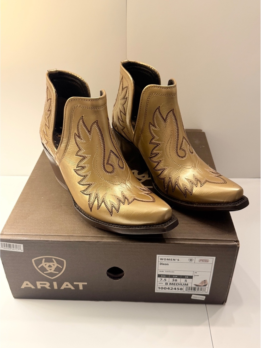 Ariat Dixon booties New in the Box
